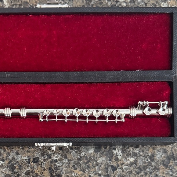 American Girl Doll Musical Instrument Set - Stand, Flute, Chart and 2 books - Picture 8 of 11